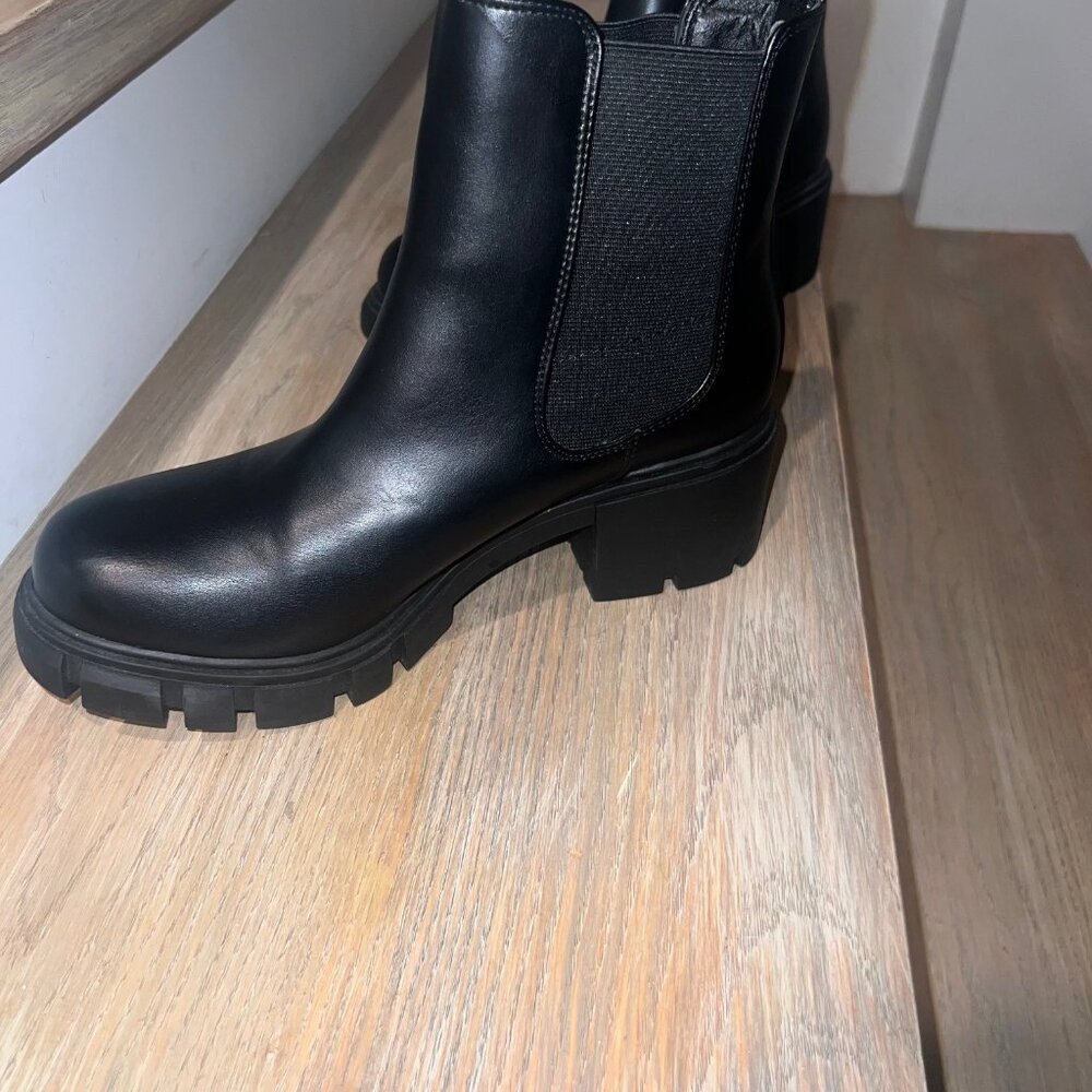 MADDEN GIRL "TESSA" CHUNKY BLACK BOOTIES SIZE 9.5 - Picture 4 of 16